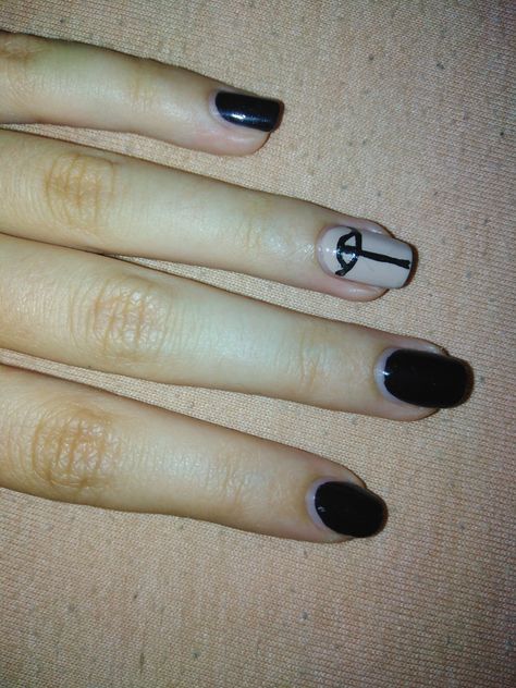 Httyd Nail Art, Httyd Symbol, Httyd Nails, How To Train Your Dragon Nails, Symbol Nail Art, Nerd Nails, Toothless Pattern, Httyd Hiccup, Dragon Nails