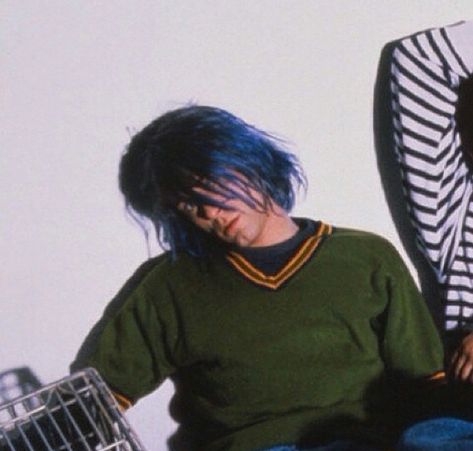 Black Mid Length Hair, Kurt Cobain Nirvana, Blue Highlights, Mid Length Hair, Kurt Cobain, Length Hair, Nirvana, Blue Hair, Mid Length