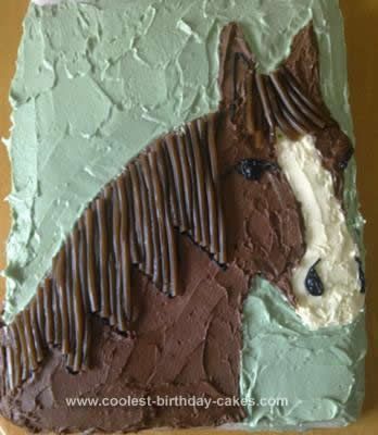 Homemade Horse Birthday Cake Design: My daughter loves horses and ponies and I wanted to make her something different from what I usually make. I got the idea for this Horse Birthday Cake Horse Themed Party, Horse Birthday Cake, 4de Verjaardag, Birthday Cake Design, Horse Birthday Parties, Horse Cake, Horse Party, Magic Cake, Horse Birthday