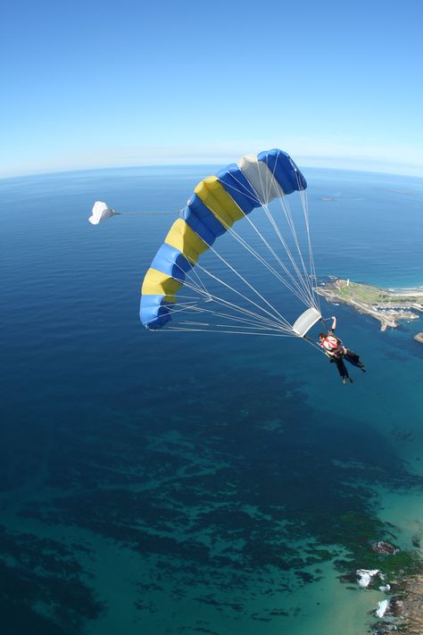 always wanted to do this, not sure if I have the nerve anymore! Skydive Australia, Travel Nepal, هاكونا ماتاتا, Air Sports, Hang Gliding, Base Jumping, Nepal Travel, Adventure Sports, Sunny Beach