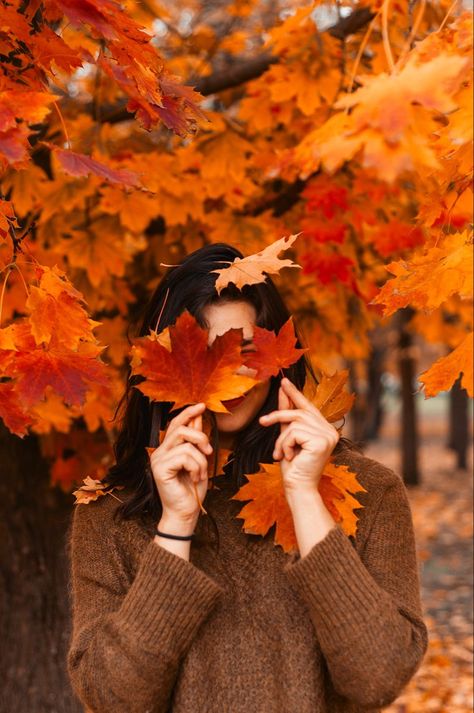 Autumn Photography Portrait, Japan Autumn, Fall Photo Shoot Outfits, Autumn Photos, Fall Portraits, Fall Senior Pictures, Autumn Magic, Fall Photoshoot, Shooting Photo