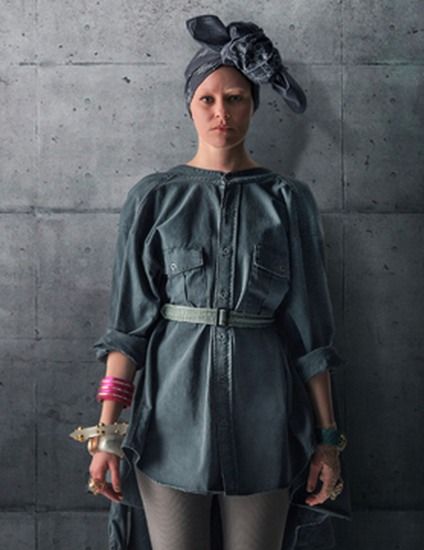 How to Dress as 'Mockingjay Part 1's Effie Trinket For Halloween With This District 13 Costume Guide — PHOTOS | Bustle Effie Trinket Costume, Hunger Games Effie, Hunger Games Theme, Hunger Games Costume, Hunger Games Party, Epic Halloween Costumes, Capitol Couture, Hunger Games Fashion, District 13