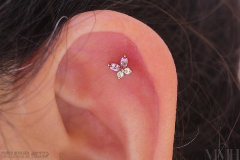 This fresh flat piercing by Taryn features a delicate monarch butterfly from BVLA. Adorned with light amethyst and mint beryl gemstones, the piece brings a soft elegance to the ear, creating a beautiful, nature-inspired statement. #mmhtaryn #flatpiercing #makemeholey #makemeholeybodypiercing #appmember #safepiercing #butterfly #cartilagepiercing #sanjosepiercings @bvla @bvlalove @piercingsbytaryn Flat Piercing, Light Amethyst, The Ear, Cartilage Piercing, Monarch Butterfly, Nature Inspired, Beautiful Nature, Piercings, Nature Inspiration