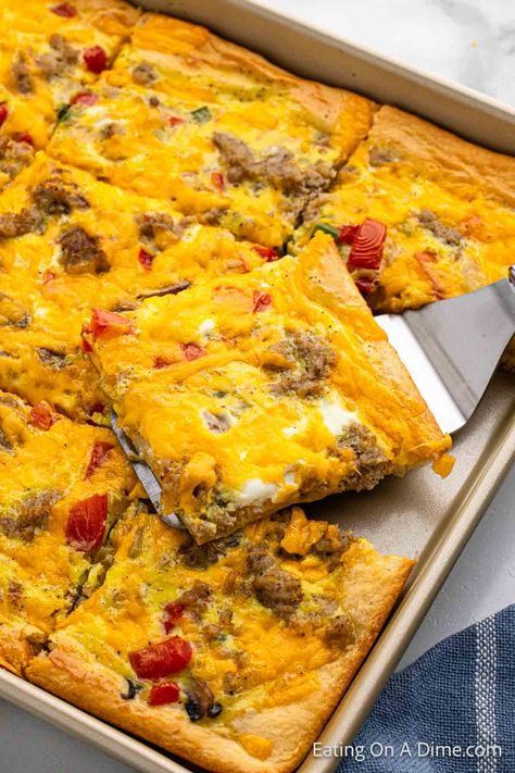 Crescent Roll Breakfast Pizza - Eating on a Dime Breakfast Pizza Crescent Roll Pillsbury, Crescent Roll Quiche Recipes, Pizza Breakfast Recipes, Crescent Roll Breakfast Pie, Breakfast Pizza Recipe Crescent Rolls, Pillsbury Crescent Recipes Breakfast, Crescent Roll Breakfast Pizza, Breakfast Hamburger, Breakfast Pizza Crescent Roll