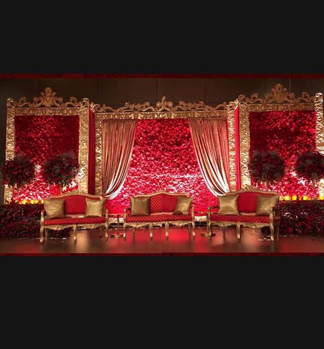 Royal Reception Stage Decoration, Red Theme Wedding Stage Decor, Red Wedding Decorations Indian, Red Wedding Stage Decor, Red Stage Decoration, Wedding House Decorations Indian, Red Wedding Stage, Indian Reception Stage Decoration Backdrops, Reception Stage Decoration Indian Indoor