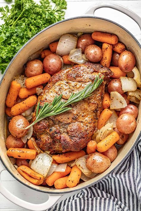 Pork Loin Roast Recipes, Pork Roast Recipes, Pork Loin Roast, Slow Cooker Pork, Sunday Roast, Think Food, Oven Recipes, Healthy Crockpot Recipes, Roast Recipes