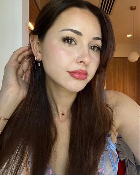 Anna Paul, Tiktok Pretty, Influencer Aesthetic, Selfie Makeup, Pretty Fashion, Aesthetic Tiktok, Makeup Inspo, Celebrity Crush, Influencer