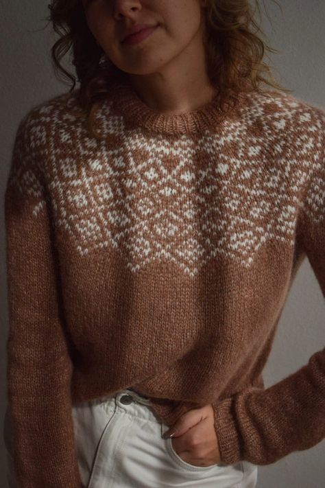 This is a PDF digital pattern in English! The sweater is very cute and looks elegant because of the colorwork pattern. It's a simple colorwork, just 1 contrast color is needed. I love the effect that Drops Air gives to the colowork: it looks so light and airy like watercolor painting! Sizes: XS-S (M-L) XL-2XL (3XL-4XL) Sweater width: 55 cm/ 21½' (65cm/25½') 68cm/ 27'(75cm/29½') Gauge: 16 sts х 24 rows in 10х10 cm. (4''x 4'') square in Stockinette stitch with 5,5 mm (US 9) needles Recommended yarn: 6 (8) 9 (10) skeins of Drops Air (150 m/50 gr) of the main color, 1 (1) 1 (1) skeins of the contrast color Alternative yarn: Sandnes Garn Kos OR approx. 984 (1320) 1470 (1640) yards of Aran yarn that obtains required gauge. Colorwork Sweater, Sweater Knitting Designs, Colorwork Pattern, Knitwear Pattern, Colorwork Knitting Patterns, Work Sweaters, Icelandic Sweaters, Nordic Sweater, Fair Isle Knitting Patterns