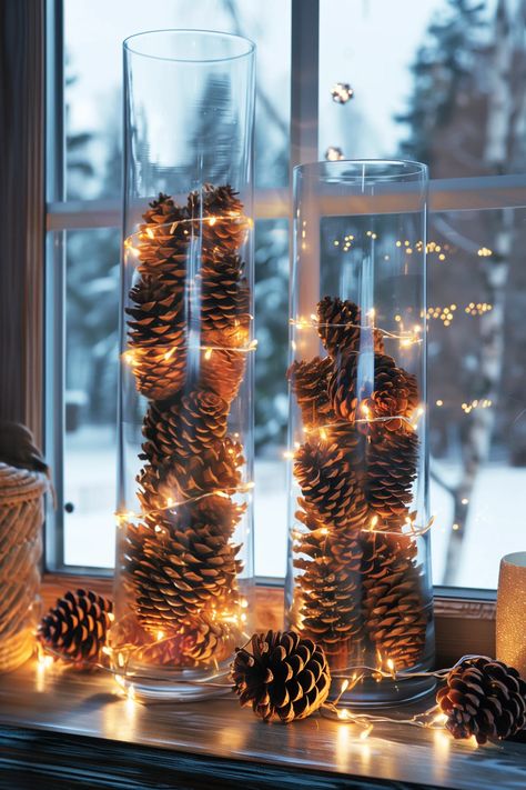 25 Best Christmas Table Centerpieces To Recreate On A Budget Tall Glass Cylinder Vase Ideas Christmas, Xmas Tables, Nutcracker Ideas, Christmas Party Centerpieces, Christmas Dining Room Decor, Christmas Centrepiece, Table Transparente, Thanksgiving Designs, Christmas Dining Table Decor