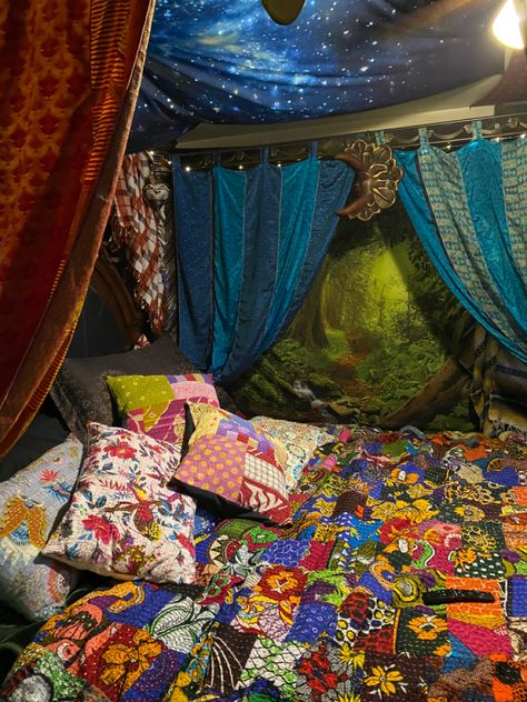 Cozy Trippy Bedroom, Hippie Bed Canopy, Hotbox Room, Funky Room Aesthetic, Hippie Bedroom Decor, Funky Room, Colorful Room Decor, Room Organization Bedroom, Hippy Room