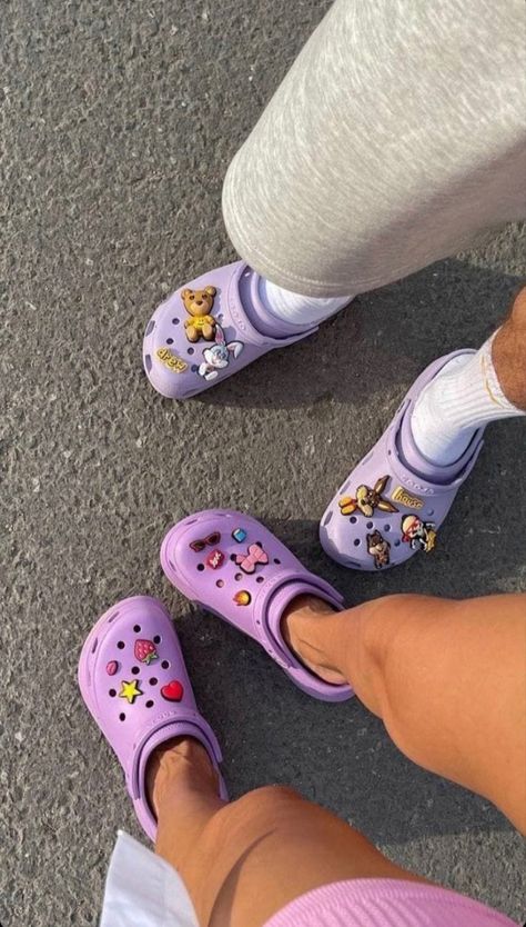 Croc Bae, Aesthetic Crocs, Croc Jibbitz Ideas, Cool Crocs, Crocs With Jibbitz, Crocs Aesthetic, Purple Crocs, Crocs Outfit, Replica Sneakers