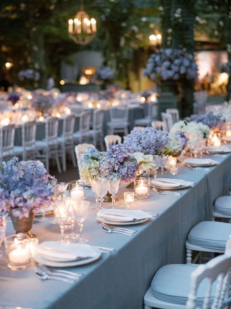 Hydrangea Table Arrangements, Purple Hydrangea Wedding, Wedding Centerpeices, Event Table Settings, Modern Table Design, Blue Wedding Centerpieces, Blue And White Wedding, Table Arrangements Wedding, Purple Table