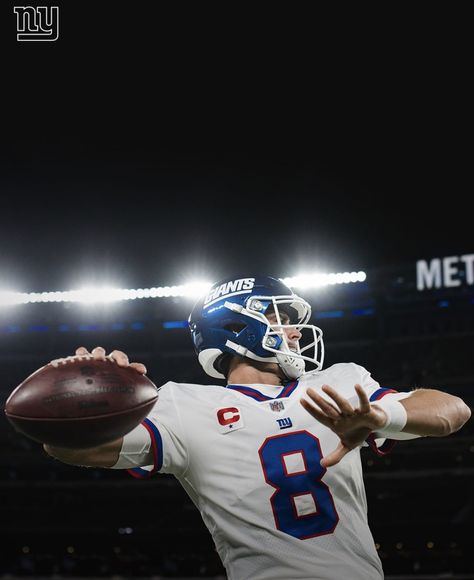 Ny Giants Aesthetic, Daniel Jones Giants, Cold Pics, Nfl Wallpaper, Daniel Jones, Nfl Pictures, College Au, Yoga Aesthetic, New York Football