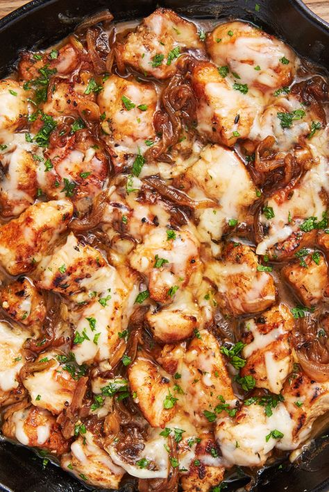 Chicken Receipts, Easy Casseroles, Recipes With Chicken And Peppers, French Onion Chicken, Super Easy Dinner, Chicken Fajita Recipe, Onion Chicken, Braised Chicken, Shrimp Dishes