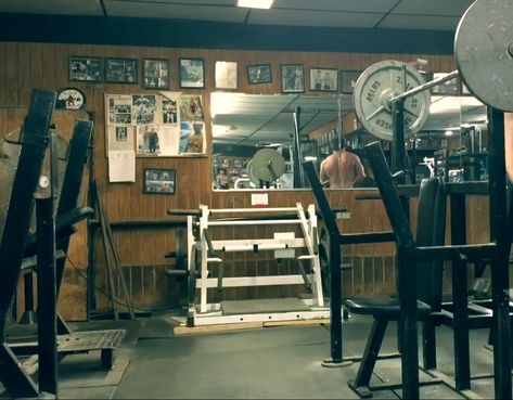 Vintage Gym Aesthetic, Old School Gym, Iron Paradise, Dream Gym, Vintage Gym, Manly Things, Midwest Emo, Goal Board, Gym Interior