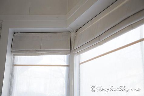 How to make double layered roman blinds Window Valence, Roman Shade Tutorial, Curtain Tutorial, Diy Roman Shades, Sheer Blinds, Curtains And Blinds, Sheer Shades, Bay Windows, Window Covering