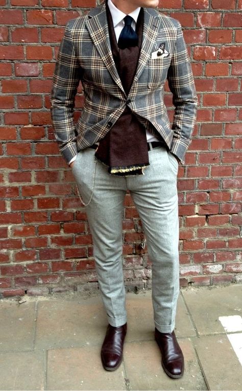 Style can be bought Plaid Blazer Outfit, Blazer Outfits Men, Mens Fashion Blog, Blazer Outfit, Checked Jacket, Mens Pants Fashion, Blue And Brown, Fashion Night, Brown Plaid