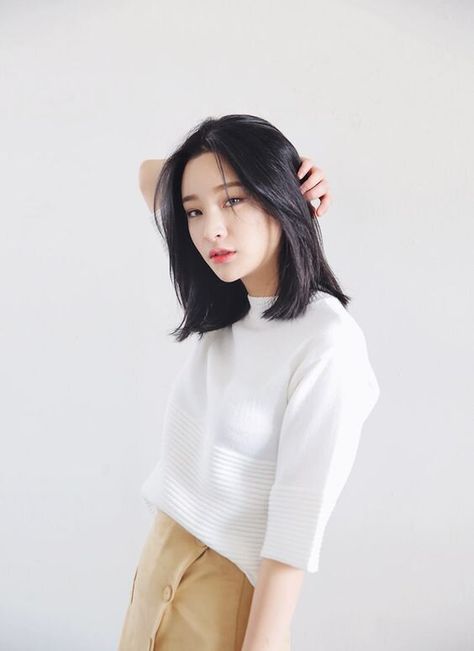 The Classic Lob Korean Medium Hair, Medium Short Haircuts, Short Black Hair, Long Bobs, Korean Haircut, Korean Short Hair, Asian Short Hair, Haircut Inspiration, Shot Hair Styles