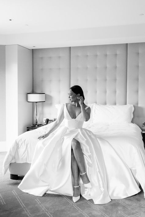 Wedding Hotel Room, Wedding Photo Bride, City Chic Wedding, Bride Preparation, Photo Bride, Wedding Bed, Wedding Portrait Poses, Karen Willis Holmes, Bride Photoshoot