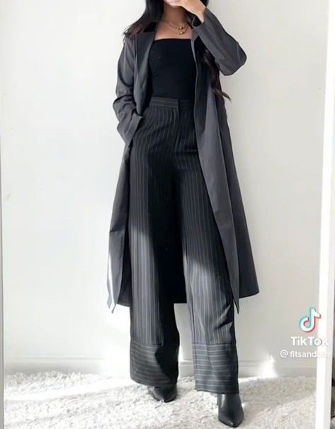 Formal Wear Women Aesthetic, Modest Formal Outfits, Mafia Wife Outfit, Classic Style Outfits, Stylish Work Attire, Business Outfits Women, Classy Work Outfits, Mode Chic, Causual Outfits