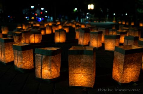 Holiday Luminarias in Albuquerque Paper Bag Candles, Make Paper Lanterns, Paper Bag Lanterns, Campfire Party, Albuquerque Balloon Fiesta, Christmas Party Planning, Lights Festival, Balloon Glow, How To Make A Paper Bag