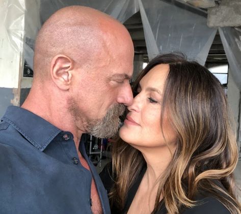 Chris Meloni and Mariska Hargitay Let Their “Law & Order” Chemistry Bloom Into a Beautiful Friendship / Bright Side Joan Allen, Sherman Williams, Amy Sherman Palladino, Christopher Meloni, Benson And Stabler, Chris Meloni, Tony Goldwyn, Beautiful Friendship, Special Victims Unit