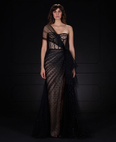 Hamda Al Fahim, Black Runway, Exquisite Gowns, Red Carpet Gowns, Fantasy Dresses, Fantasy Gowns, Couture Runway, Couture Gowns, Crystal Embellishment