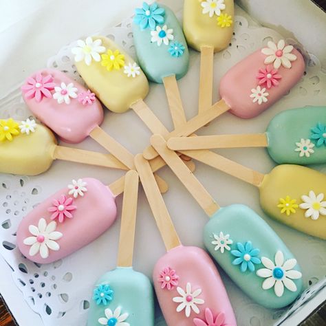 Pastel Cakesicles, Colorful Cakesicles, Groovy Cakesicles, Easy Unicorn Cake, Pink Party Foods, Pastel Desserts, Shoe Cupcakes, Cake Pop Decorating, Pop Cupcakes