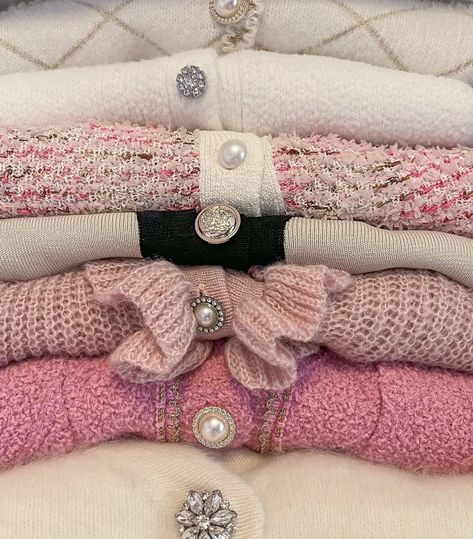 Coquette girly pink and cream pearl sweaters 🤍 French Aesthetic Pink, Soft And Feminine Outfits, 50s Coquette Aesthetic, Girly Core Aesthetic, Old Money Pink Aesthetic, Rich Pink Aesthetic, Pink French Aesthetic, Pink And Cream Aesthetic, Pink Pearl Aesthetic