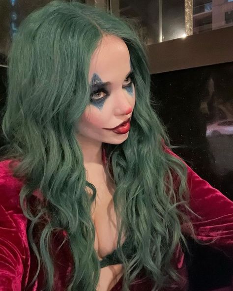 Joker Costume Girl, Make Carnaval, Female Joker, Joker Halloween, Joker Makeup, Joker Costume, Hot Halloween Outfits, Celebrity Halloween Costumes, Halloween Costume Outfits