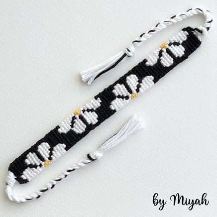 Friendship Bracelet Pattern With Beads, Black And White Friendship Bracelet Pattern, Star Friendship Bracelet Pattern Easy, Alpha Bracelet Letters, Simple Alpha Bracelet Patterns, Bracelet Patterns Greek Wave, Beginner Alpha Bracelet Patterns, Matching Alpha Bracelets, How To Read Alpha Bracelet Patterns