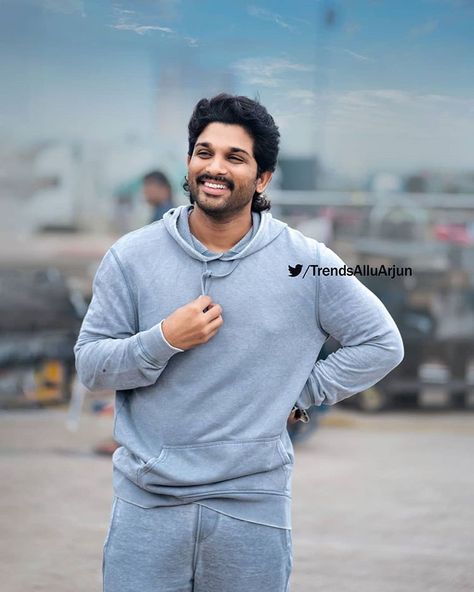 King Allu Arjun on Instagram: “Follow @king.alluarjun Follow @king.alluarjun Follow @king.alluarjun . . #alluarjun #alluarjuninsta #kingalluarjun #alluarjunofficial…” Alu Arjun, Allu Arjun Hairstyle New, Allu Arjun Wallpapers, Sai Pallavi Hd Images, Allu Arjun Images, Prabhas Actor, Allu Arjun Hairstyle, South Star, Sai Pallavi