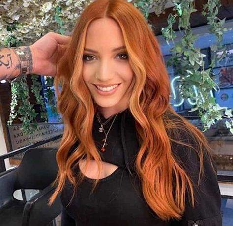 Copper Hair With Light Front Pieces, Copper Hair Color With Money Piece, Bright Copper Hair With Money Piece, Red Hair Ideas For Blondes, Ginger Hair With Highlights And Lowlights, Ginger Hair Money Piece, Orange Hair With Highlights, Ginger Black Hair, Ginger Hair With Money Piece