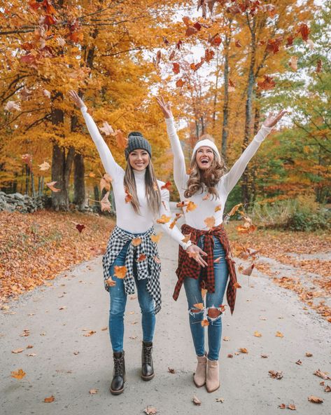 Caitlin Covington, Jessica Ricks, Sisters Photoshoot Poses, Southern Curls And Pearls, Fall Friends, New England Road Trip, Friendship Photoshoot, Friend Photography, Sisters Photoshoot