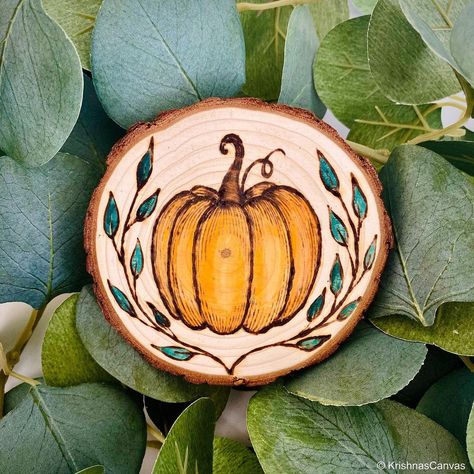 Fall Wood Burning Ideas, Pumpkin Ornaments, Fall Scarecrows, Pumpkin Art, Wood Circles, Wood Burning Art, Fall Crafts Diy, Wood Slice Ornament, Autumn Painting