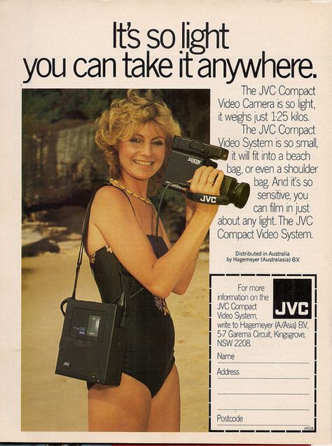 Now It Fits In Your Pocket... by glen.h, via Flickr 80s Video Camera, Fotocamere Vintage, Retro Gadgets, Vintage Videos, Old Advertisements, Retro Advertising, Old Computers, Retro Ads, Video Cameras