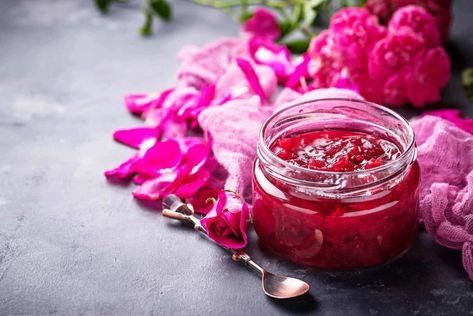 Homemade Polish Rose Jam Recipe - Konfitura Różana مربى الفراولة, Rose Petal Jam, Scented Soy Wax Melts, Jelly Recipes, Perfume Making, Homemade Jam, Handmade Bath Products, Jam Recipes, How To Make Homemade