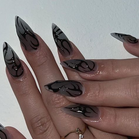 Seductive Gothic Nail Designs Ideas 2023 Step into the New Year with style - explore chic and sparkling nail designs! Gothic Nail Designs, Vampy Nails, Black Chrome Nails, Vampire Nails, Witch Nails, Witchy Nails, Nail Designs Ideas, Chrome Nails Designs, Black Acrylic Nails