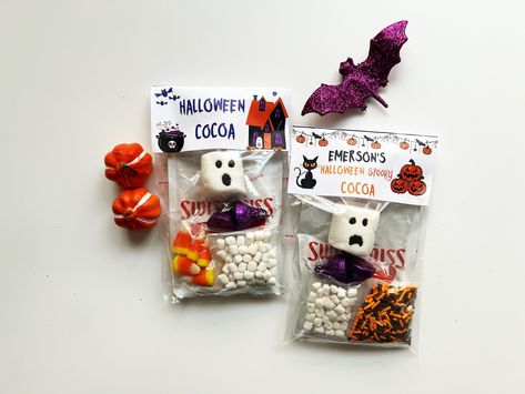 🎃 Spooktacular Halloween Treat! 🕷️ Looking for the perfect Halloween gift or party favor? Our Halloween Hot Chocolate Tube is a bewitching choice! Add a personalized message to the label to make it a hauntingly memorable gift.  D E T A I L S: 🎃 Ghastly Ghoul Milk Chocolate Cocoa 🎃 Witch's Brew Sprinkles/Candy corns 🎃 Mini Marshmallow Bats 🎃 Halloween Label Summon the delightful magic of hot cocoa by simply mixing the contents with 6 ounces of hot milk or hot water. Sip and savor the taste Gift Basket Halloween, Halloween Hot Cocoa, Hot Cocoa Kit, Halloween Hot Chocolate, Hot Chocolate Favors, Halloween Parfait, Halloween Gift Baskets, Halloween Favor, Bats Halloween