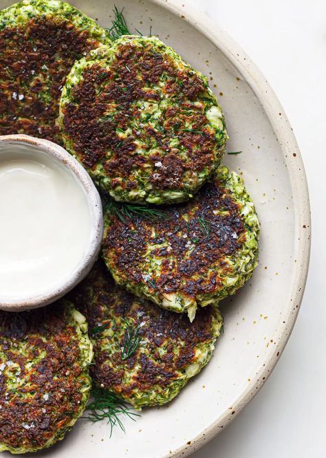 Broccoli Fritters - SO VEGAN Broccoli Fritters Vegan, Vegan Fritters, Sauce For Broccoli, Vegan Meat Substitutes, Broccoli Fritters, Vegan Broccoli, Broccoli And Potatoes, Chimichurri Recipe, Brunch Desserts