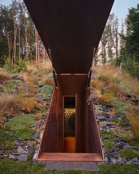 A Passive House Concealed in the Czech Countryside - Azure Magazine | Azure Magazine Earth Sheltered, Underground Homes, Built In Furniture, Natural Building, Passive House, Garden City, Entrance Gates, Green Roof, Wine Cellar