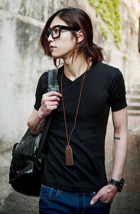 Enby/Andro Inspo - Imgur Long Hairstyles Male, Long Haired Men, Asian Long Hair, Hairstyles Male, Male Hairstyles, Beyonce Hair, Estilo Tomboy, Estilo Emo, Tomboy Hairstyles