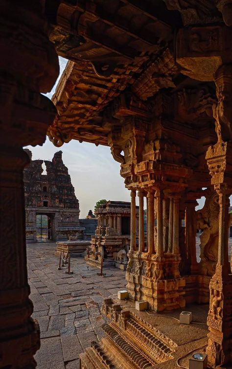 Hampi Photography Architecture, Hampi Aesthetic, Karnataka Culture, Places In Karnataka, Heritage Architecture, Indian Temple Architecture, Photoshop Backgrounds Backdrops, India Architecture, Ancient Indian Architecture