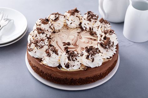 Cheesecake Factory Tuxedo Cheesecake Recipe, Tuxedo Cheesecake Recipe, Creamy Chocolate Cheesecake, Roasted Figs, Gluten Free Cheesecake, Types Of Chocolate, How To Make Cheesecake, Chocolate Fudge Cake, Cheesecake Factory