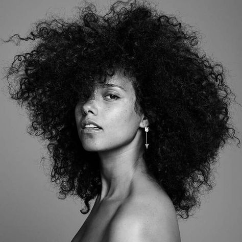 Alycia keys Photographie Portrait Inspiration, Alicia Keys, Afro Hair, 인물 사진, White Photo, Harpers Bazaar, Big Hair, Nicki Minaj, Black Is Beautiful