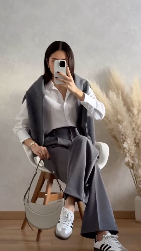 Olive Green Shirt Outfit, Korean Dressing, Study Overseas, Sister Travel, Green Shirt Outfits, Outfit Trabajo, Stylish Business Outfits, Inspiring Office, Corporate Baddie