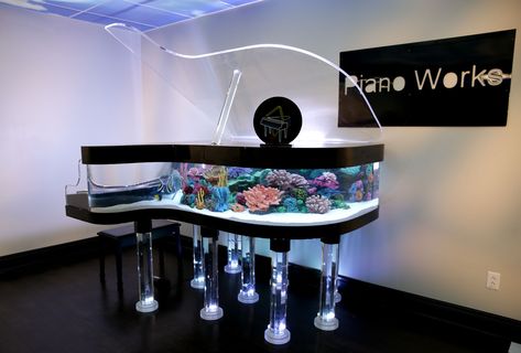 Roland Piano, Custom Fish Tanks, Saltwater Aquarium Setup, Luxury Living Room Inspiration, Aqua Kitchen, Custom Aquarium, Piano Decor, Cool Fish Tanks, Aquarium Setup