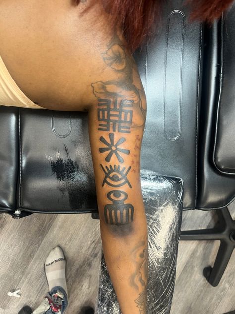 Symbols used : Abode Santann-Ananse Nontan-Duafe-Nea onnim Asè Duafe Tattoo, Adinkra Tattoo, Back Of Arm Tattoo, Arm Tattoo, Sleeve Tattoos, Tattoos, Photo And Video, Instagram Photo, Instagram