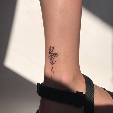 Delicate Flower Tattoo, Ankle Tattoos For Women, Anklet Tattoos, Tattoos For Women Flowers, Small Flower Tattoos, Flower Tattoo Shoulder, Flower Tattoo Sleeve, Tattoo Women, Temp Tattoo