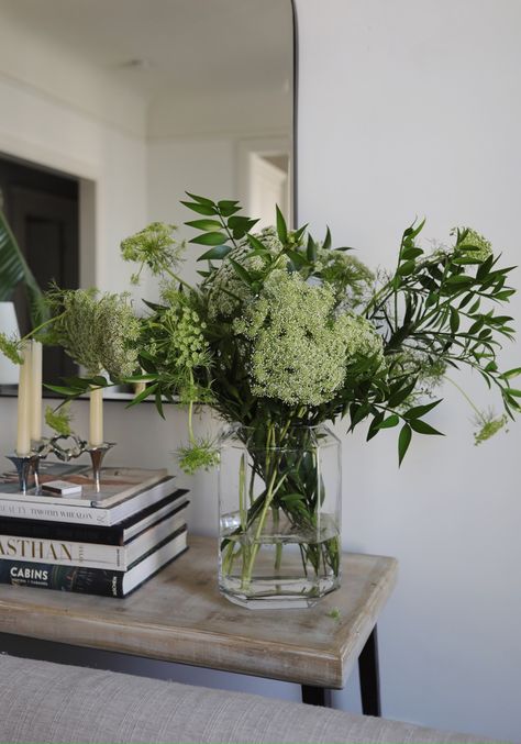 Ashley Kane, Hus Inspiration, Vase Arrangements, Deco Floral, Green Flowers, 인테리어 디자인, Modern Rustic, Fresh Flowers, Interior Inspiration